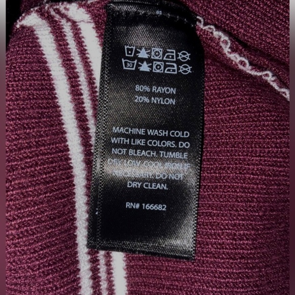 House of Harlow 1960 Sleeveless Ribbed Crop Top Burgundy/White Stripe Small NWT - Picture 3 of 3